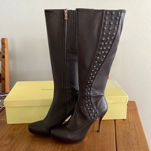Sz.8 Brown leather Max Studio heeled boots.